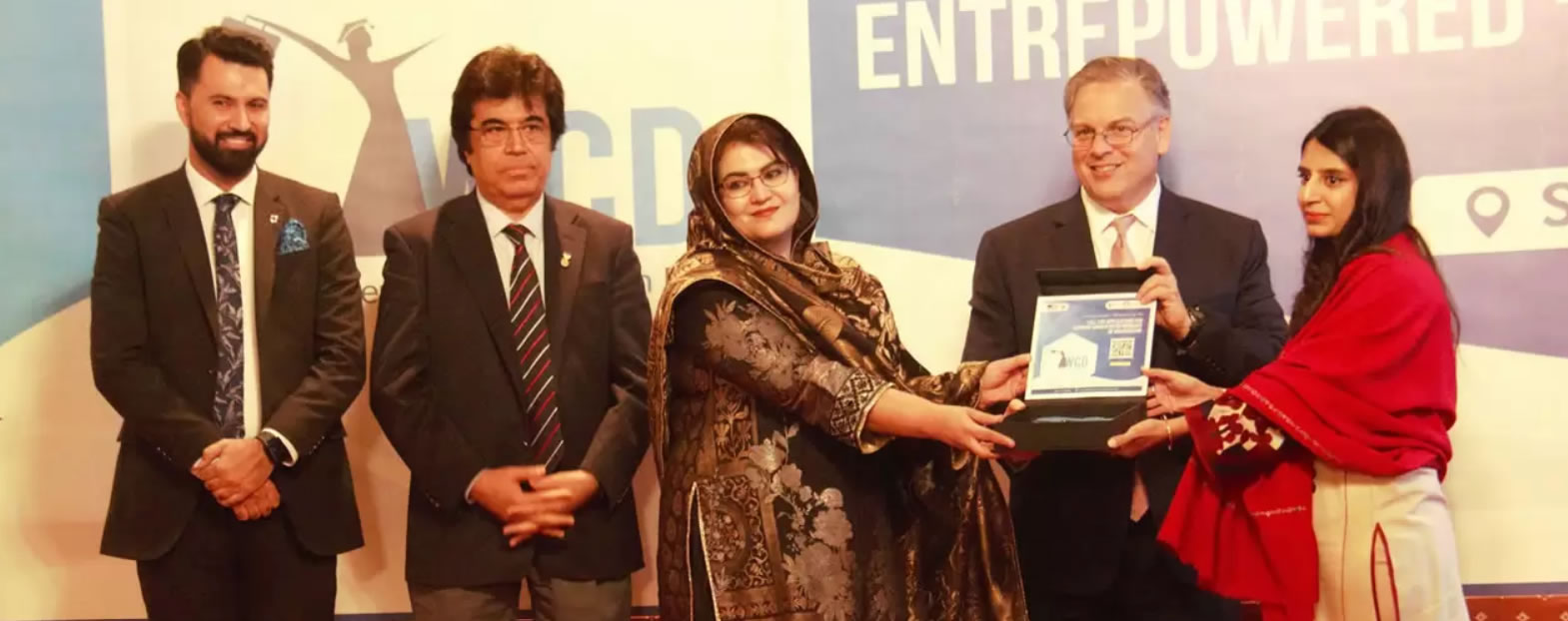 Left to Right: Syed Ali Hameed (Chairperson, Shaoor Foundation), (Ex-Vice Chancellor BUITEMS), Sadia Arif (Manager Marketing and Communication, NIC – Quetta), Donald Blome (U.S. Ambassador to Pakistan), Wardah Iftikhar (Project Manager, Shaoor Foundation)